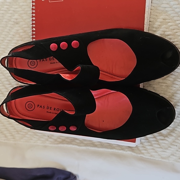 Pas de Rouge black and red open toe suede wedge heel shoes, 43 EU: 11 1/2 US - Picture 4 of 13
